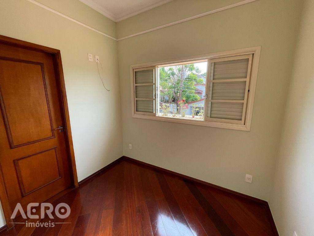 Casa de Condomínio para alugar com 4 quartos, 410m² - Foto 19