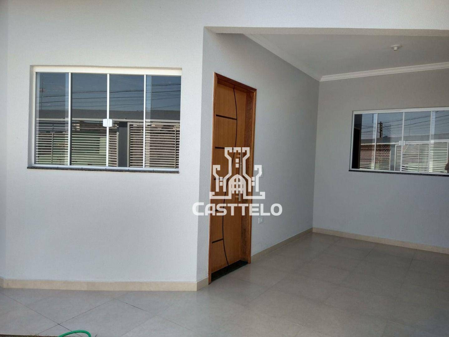 Casa à venda com 3 quartos, 70m² - Foto 1