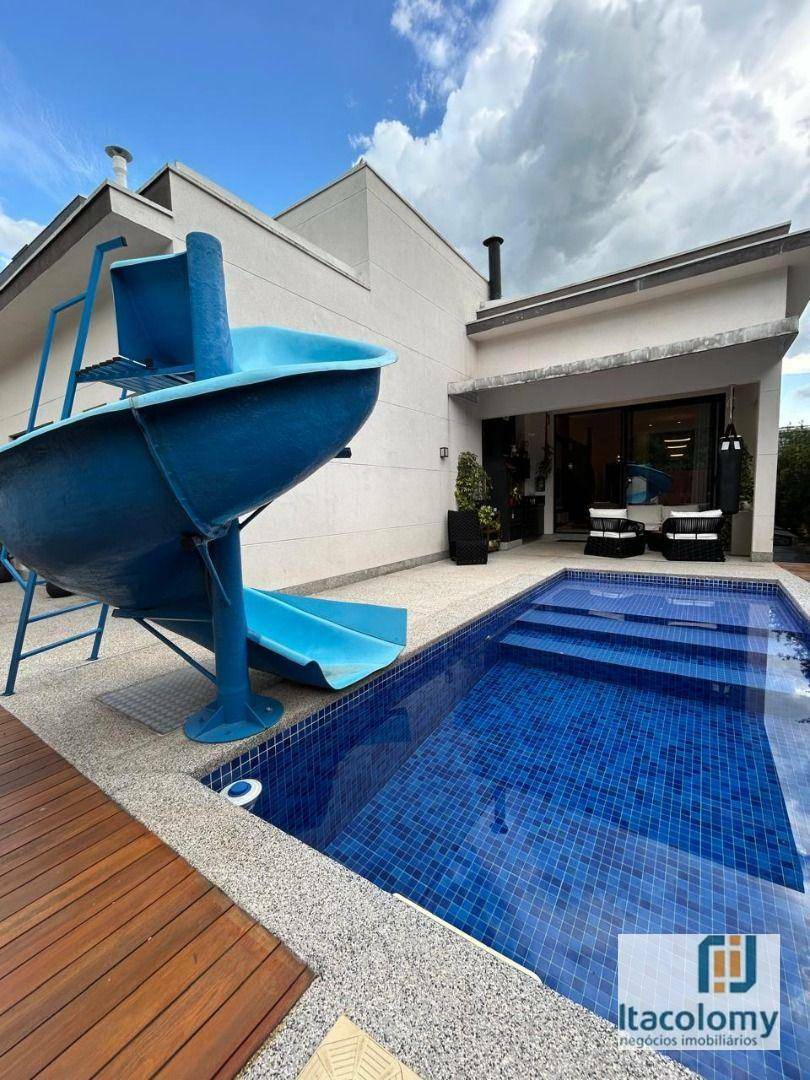 Casa de Condomínio à venda com 3 quartos, 220m² - Foto 1