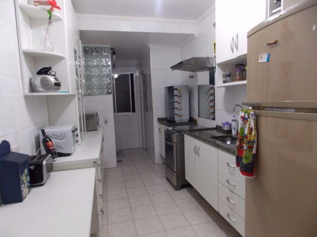 Apartamento à venda com 2 quartos, 70m² - Foto 2