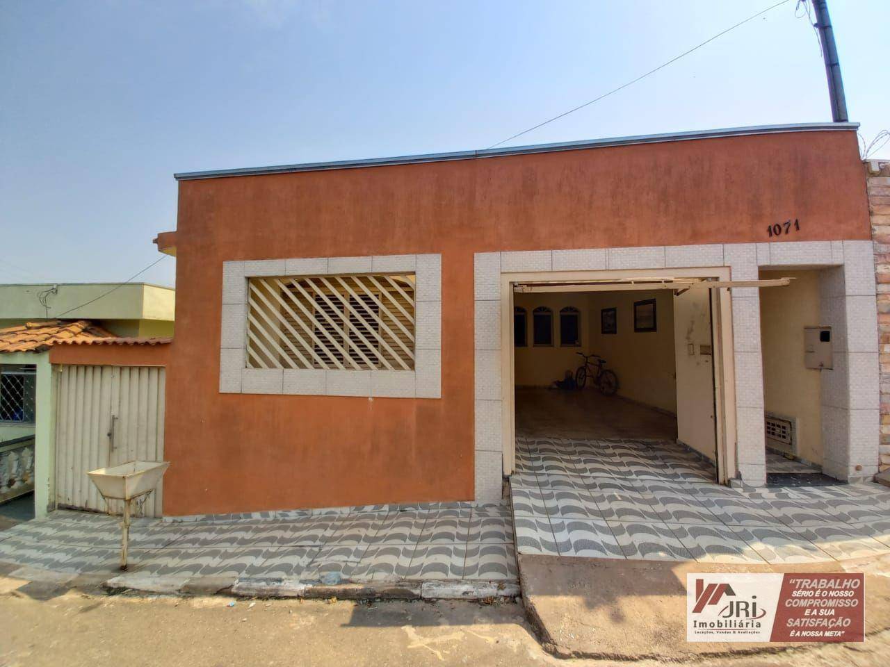 Casa à venda com 3 quartos, 300M2 - Foto 1