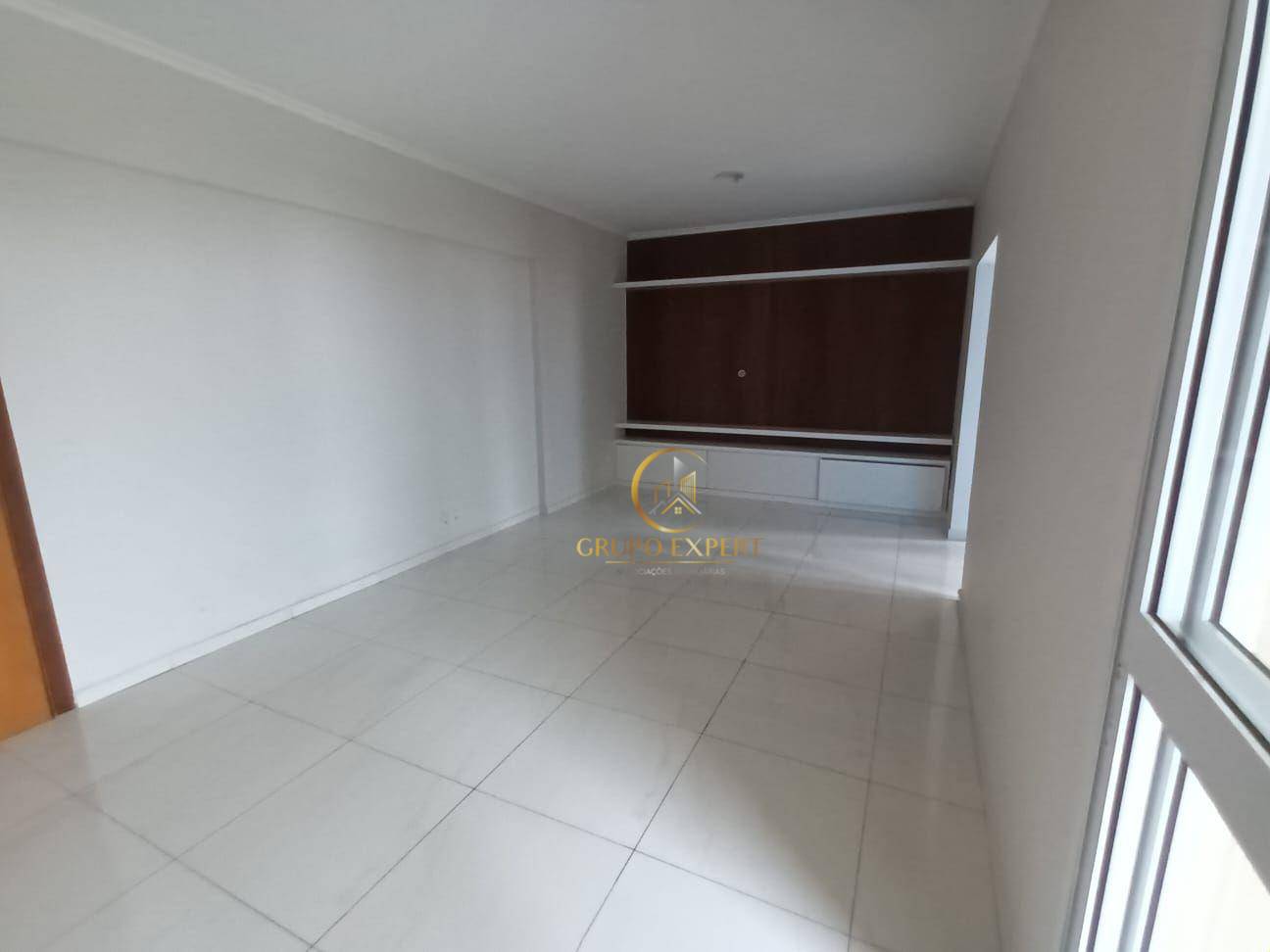 Apartamento à venda com 2 quartos, 81m² - Foto 1