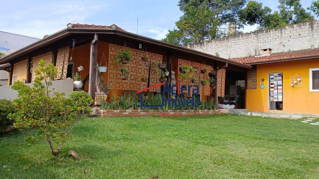 Casa de Condomínio à venda com 3 quartos, 217m² - Foto 1