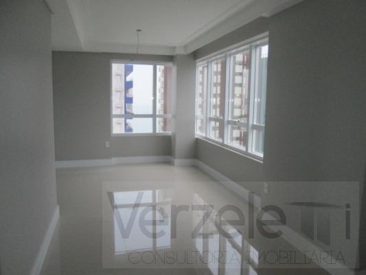 Apartamento à venda com 3 quartos, 136m² - Foto 4