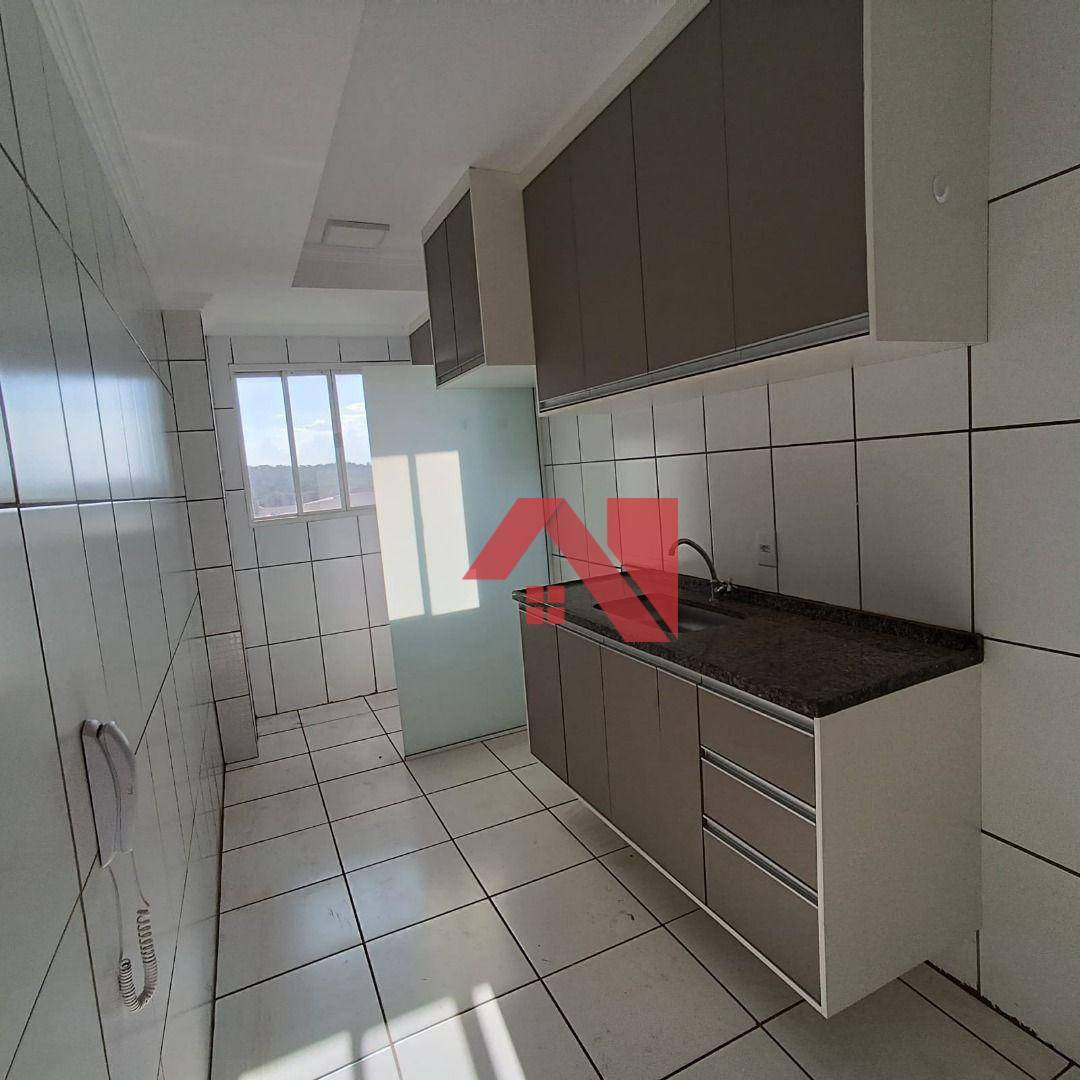 Apartamento para alugar com 3 quartos, 80m² - Foto 2