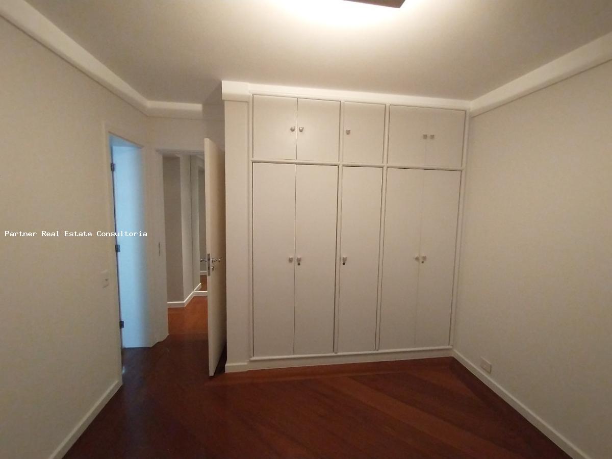 Apartamento à venda com 3 quartos, 198m² - Foto 3