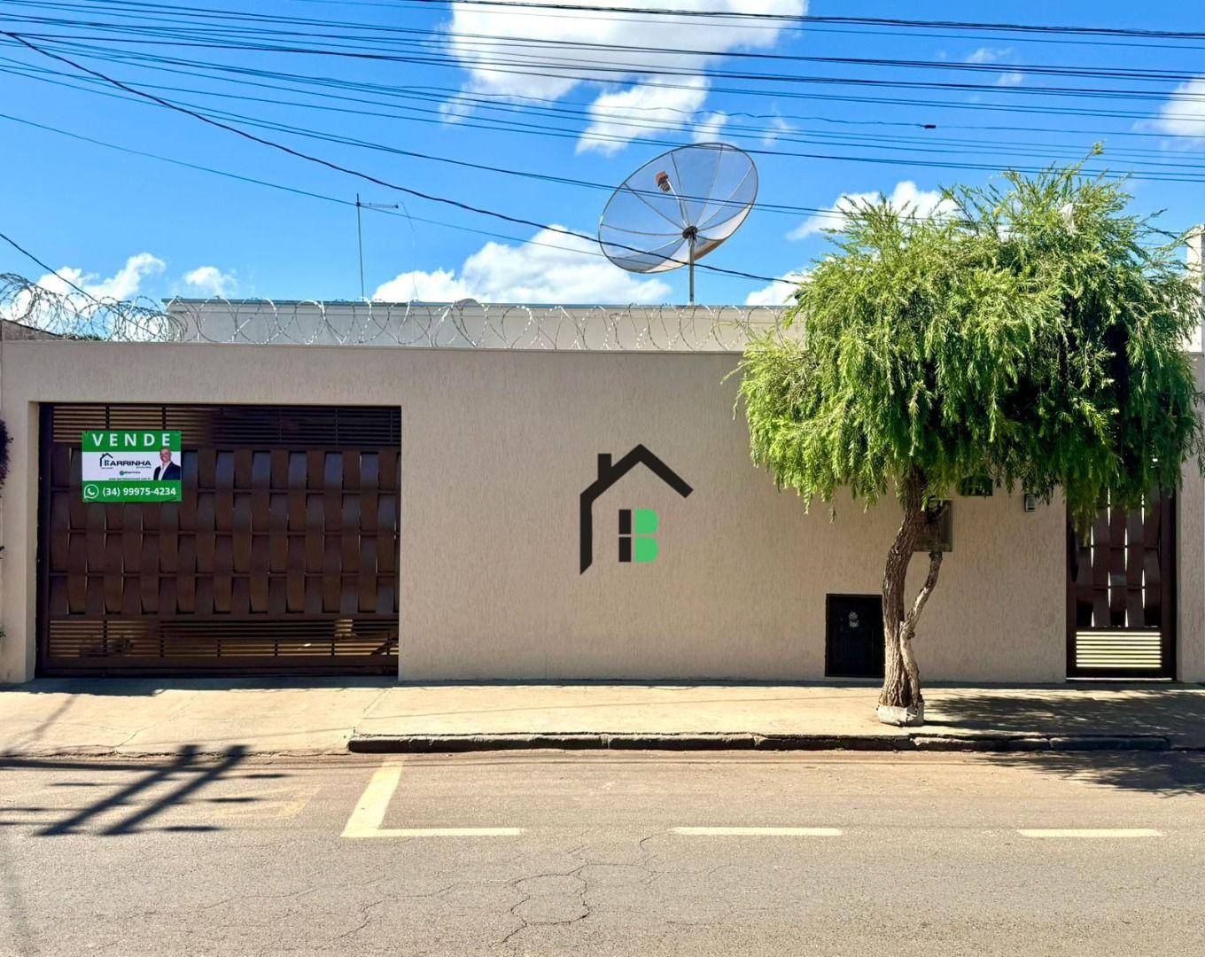 Casa, 4 quartos, 121 m² - Foto 1