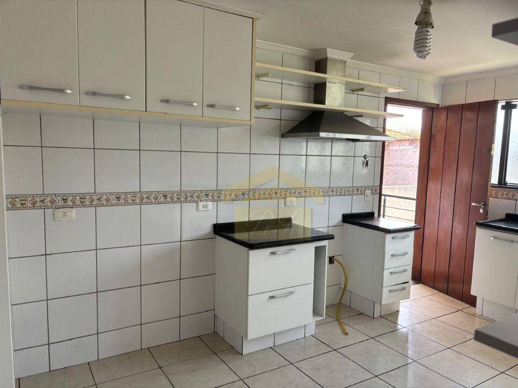 Casa para alugar com 2 quartos, 180m² - Foto 18