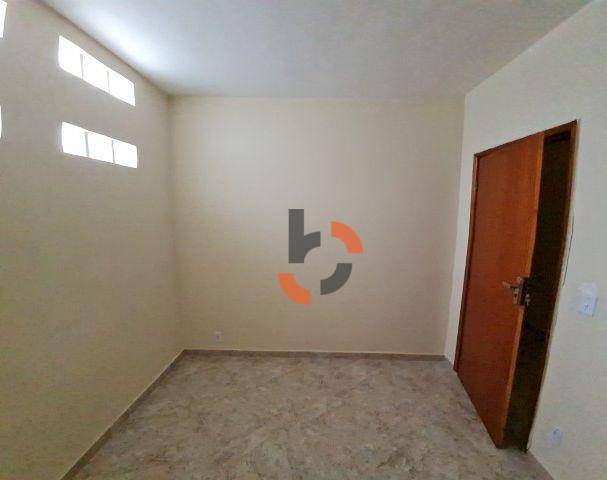 Casa à venda com 6 quartos, 176m² - Foto 15