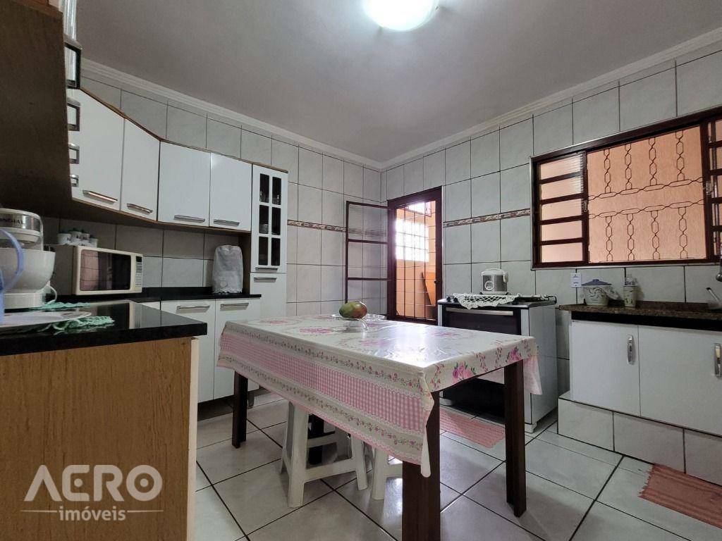 Casa à venda com 2 quartos, 80m² - Foto 16