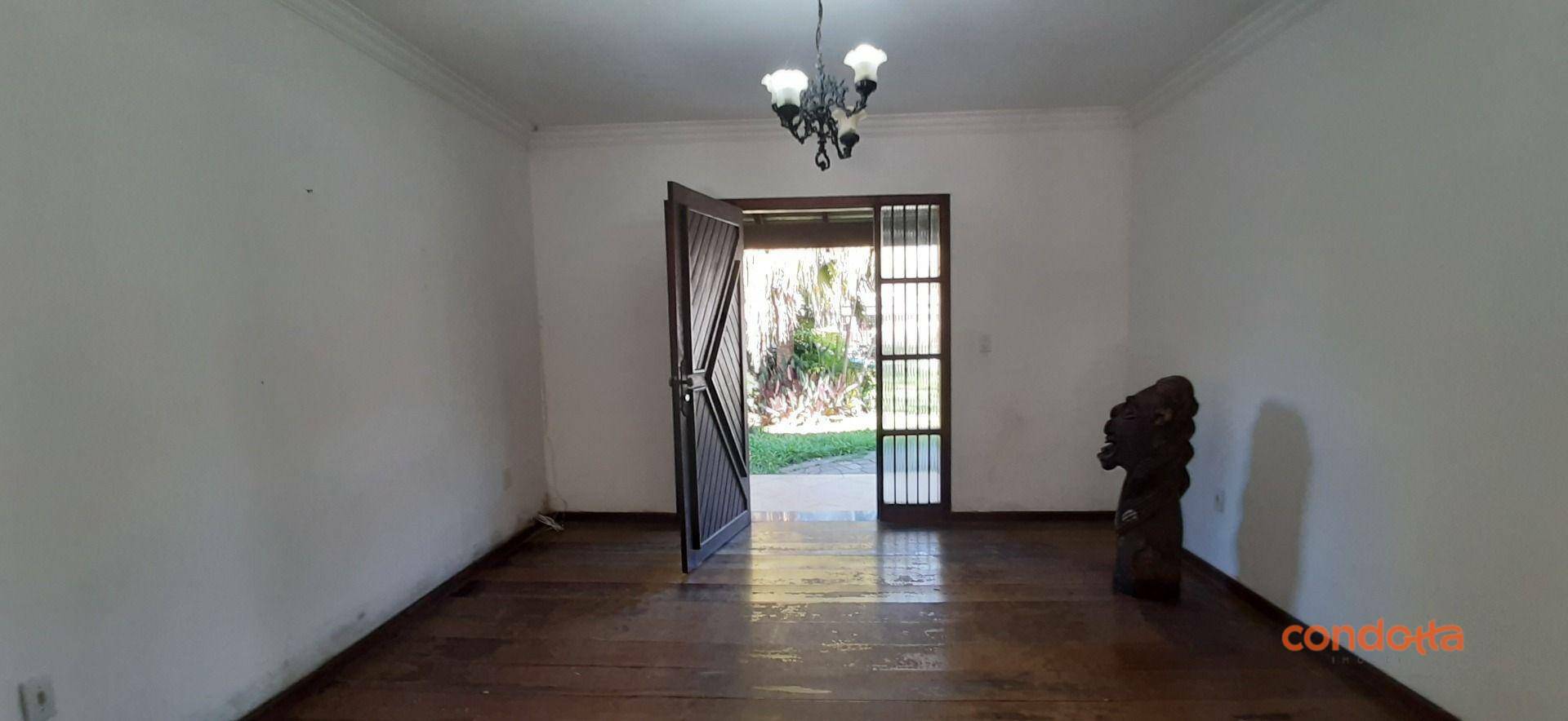 Casa para alugar com 4 quartos, 331m² - Foto 10