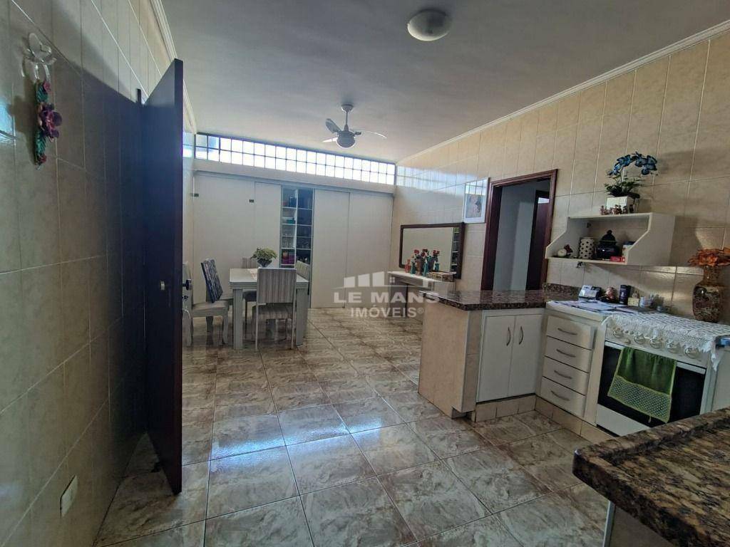 Casa à venda com 6 quartos, 296m² - Foto 3