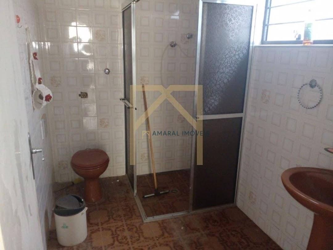 Casa à venda e aluguel com 3 quartos, 200m² - Foto 9