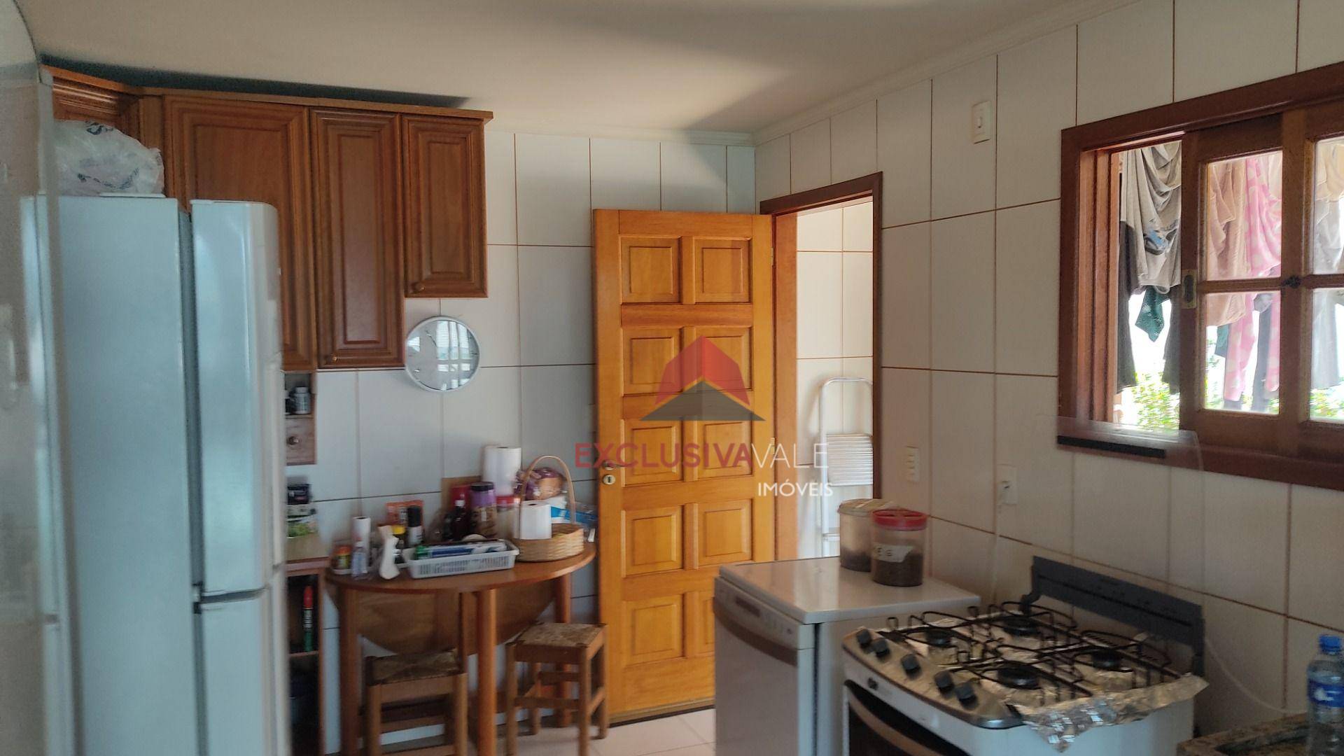 Casa de Condomínio à venda com 4 quartos, 230m² - Foto 13