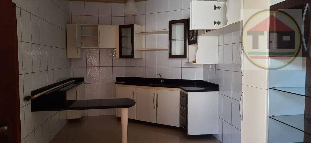 Casa para alugar com 3 quartos, 250m² - Foto 18