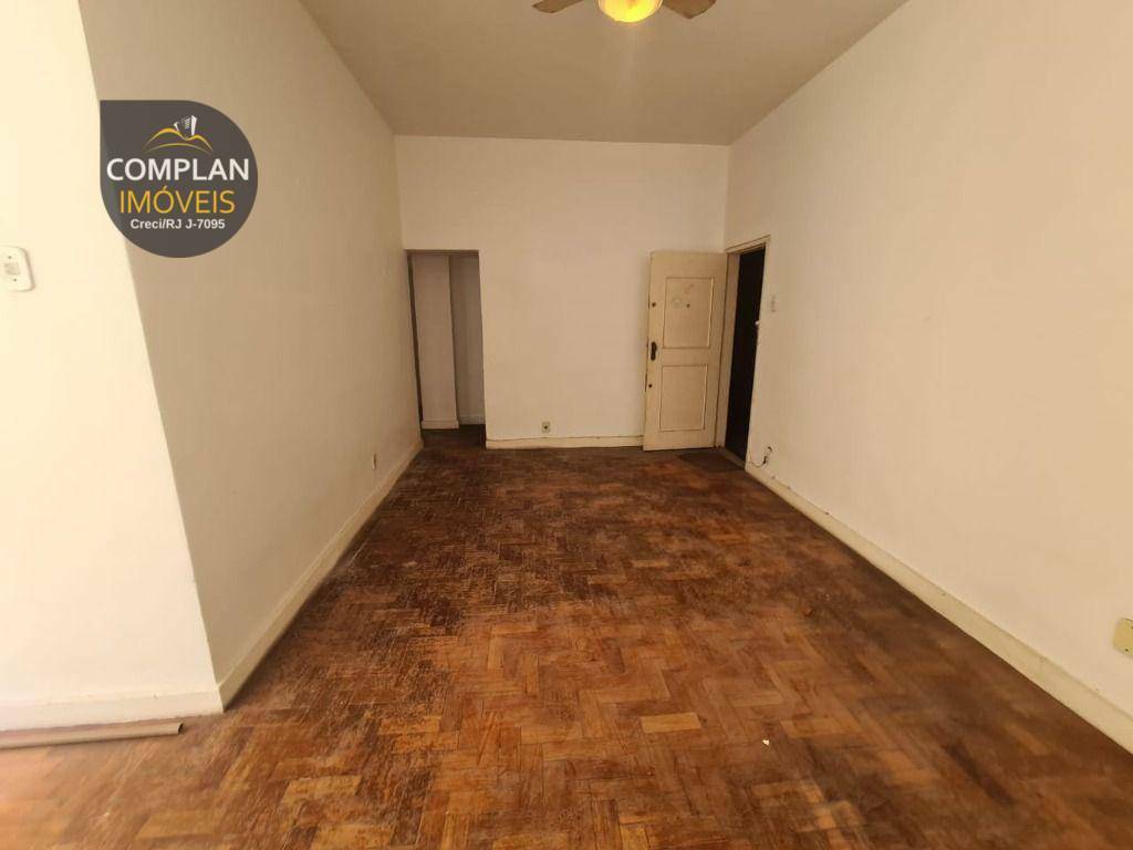 Apartamento à venda com 2 quartos, 67m² - Foto 3