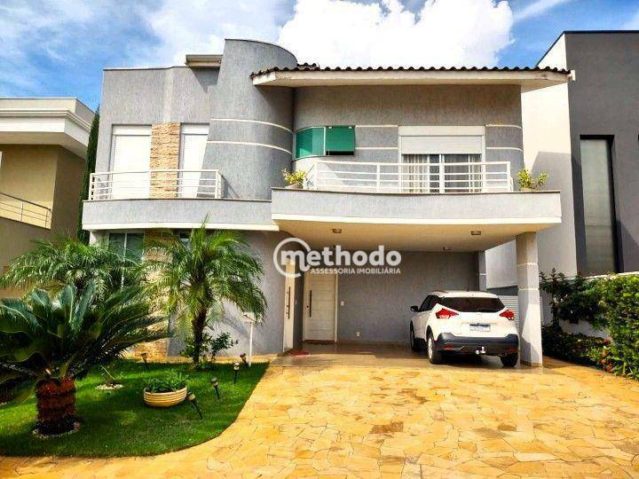 Casa de Condomínio à venda com 4 quartos, 256m² - Foto 1