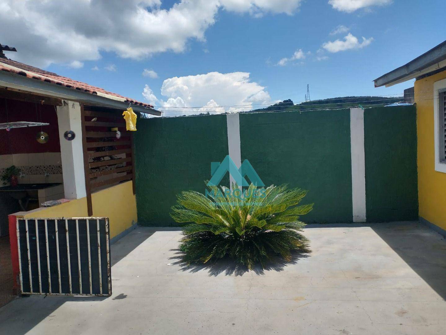 Casa à venda com 2 quartos, 200m² - Foto 1