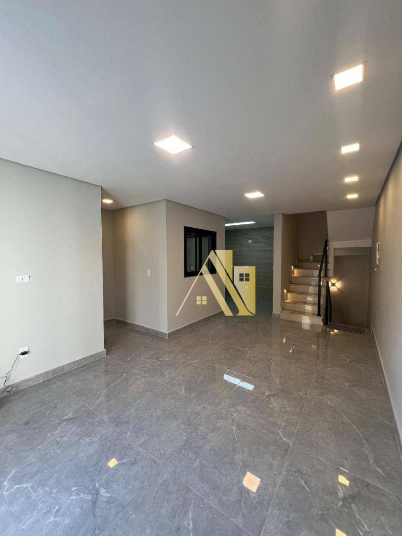 Sobrado à venda com 2 quartos, 124m² - Foto 1