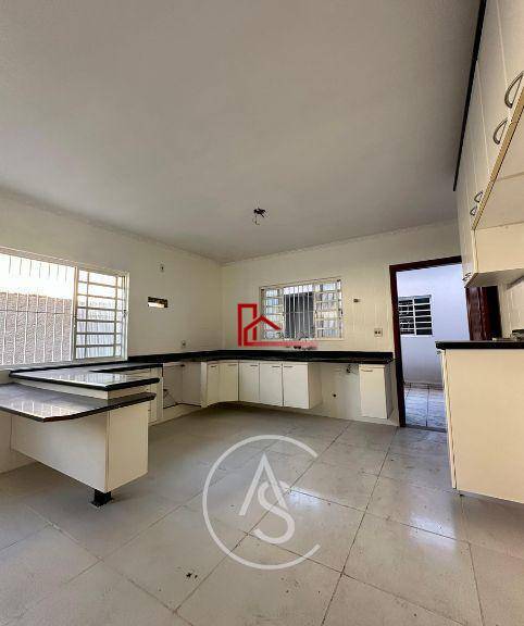 Casa, 3 quartos, 200 m² - Foto 9