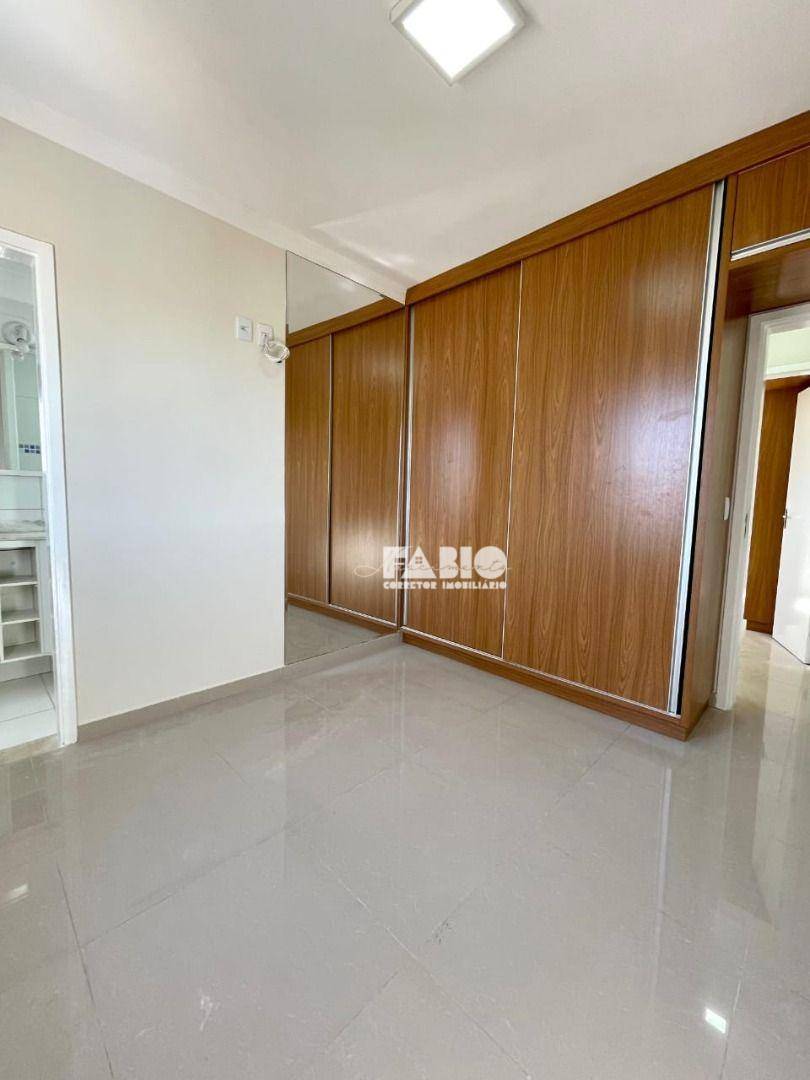 Apartamento à venda com 2 quartos, 62m² - Foto 3