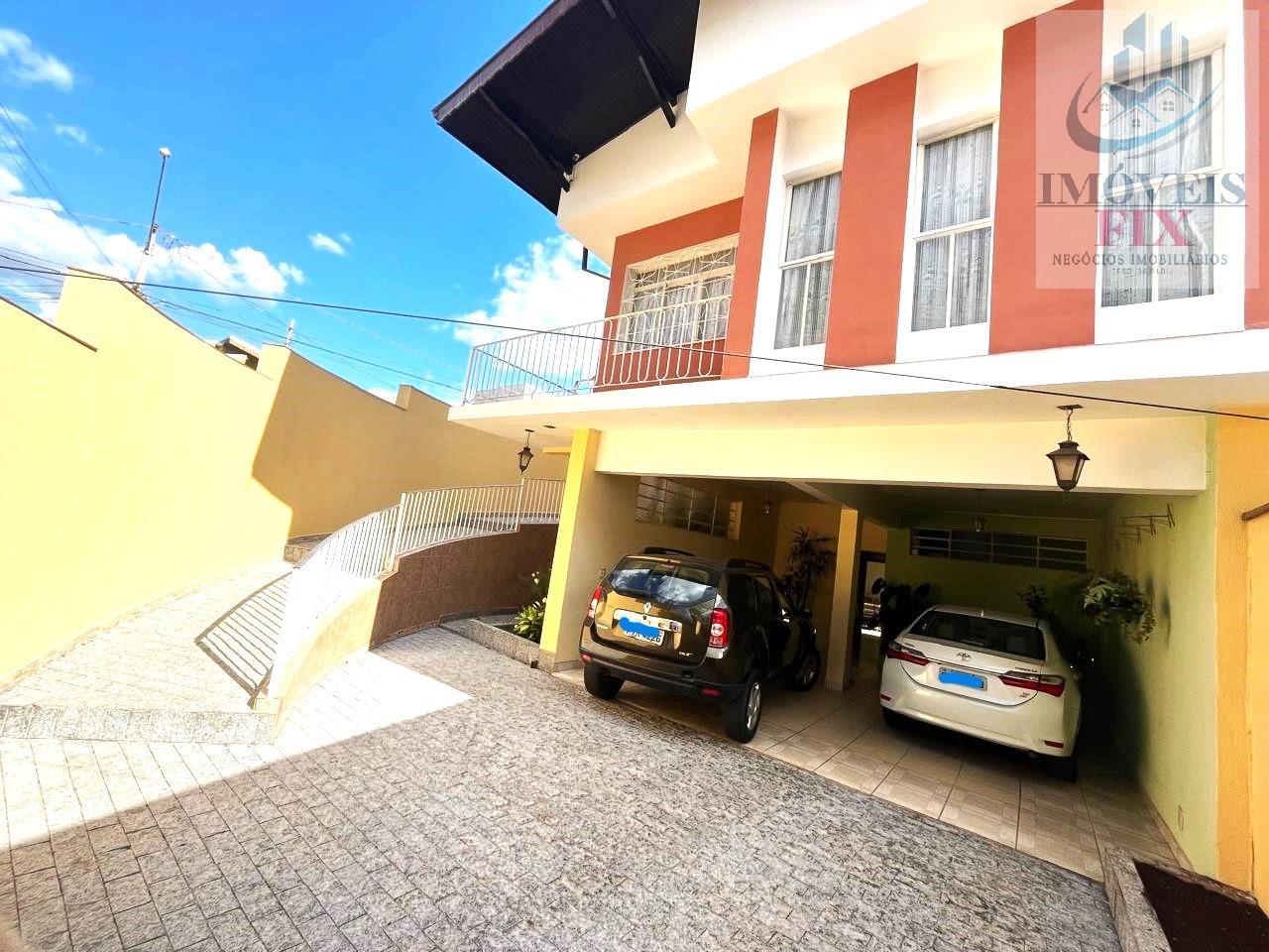 Casa à venda com 4 quartos, 258m² - Foto 1