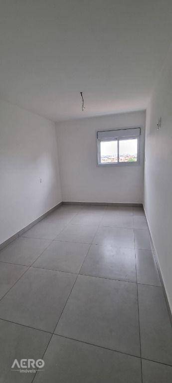 Apartamento à venda com 2 quartos, 64m² - Foto 6