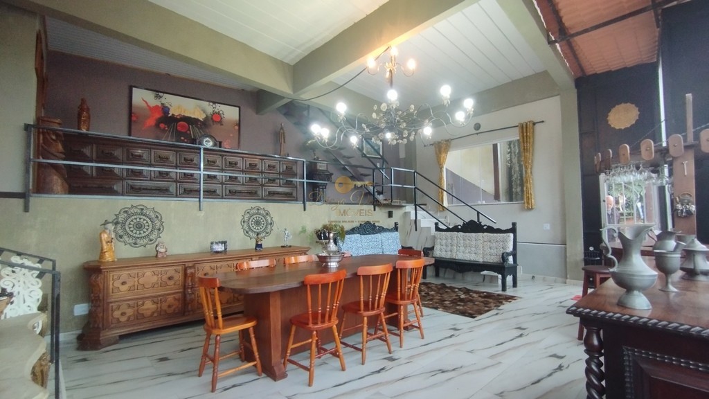 Casa à venda com 4 quartos, 226m² - Foto 3