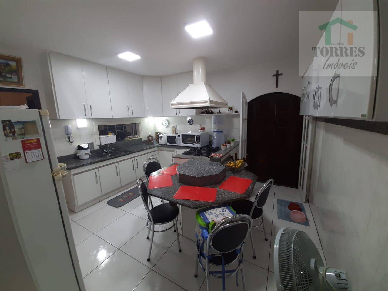 Casa à venda com 3 quartos, 197m² - Foto 6