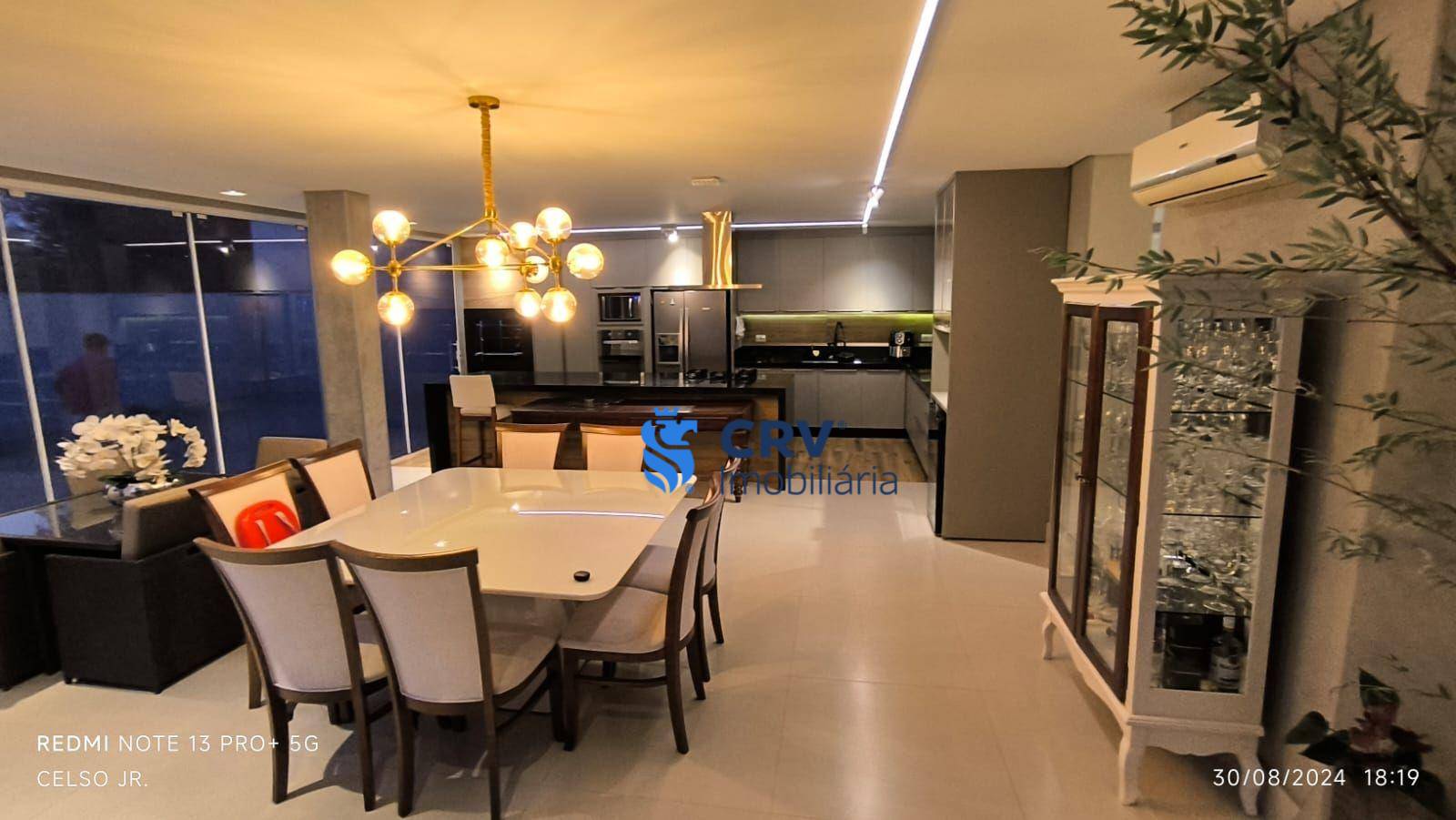 Sobrado à venda com 3 quartos, 349m² - Foto 1