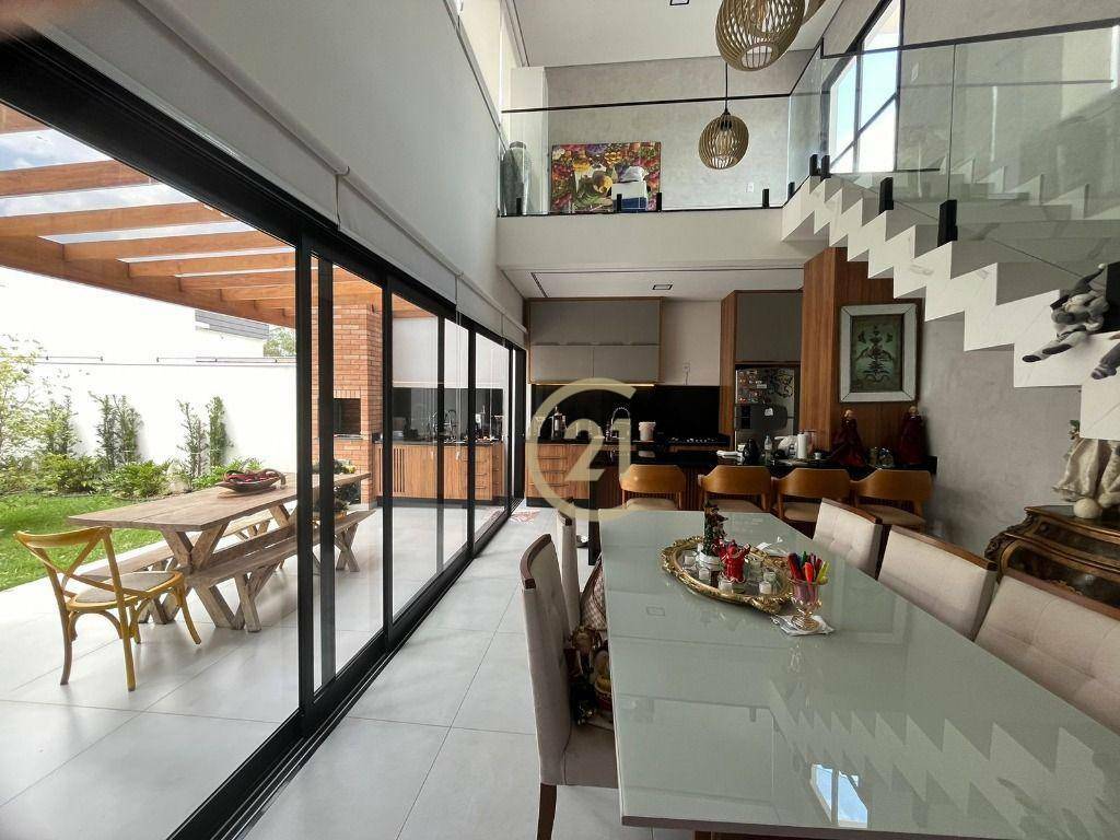 Casa de Condomínio à venda com 3 quartos, 204m² - Foto 2