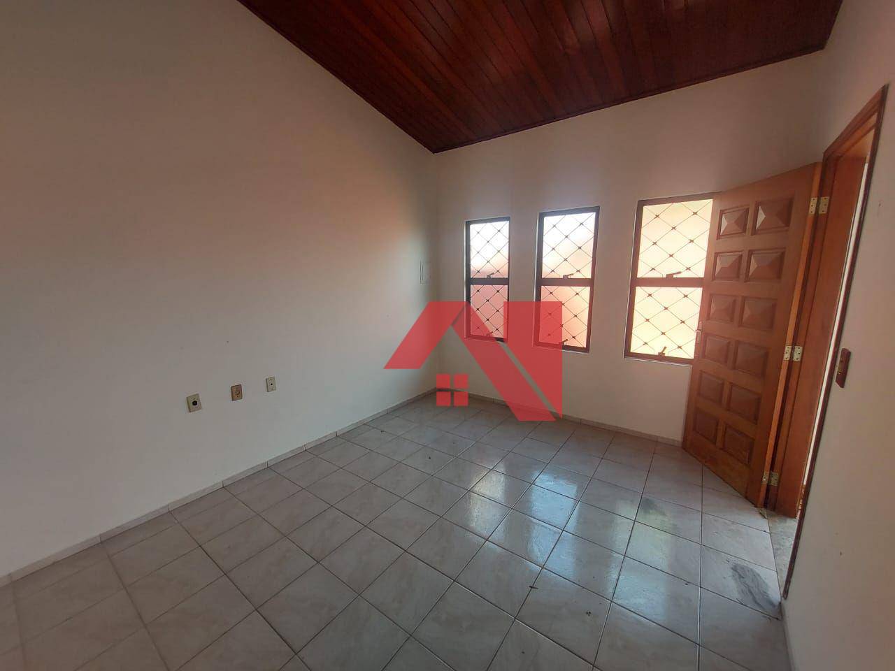 Casa para alugar com 4 quartos, 75m² - Foto 2