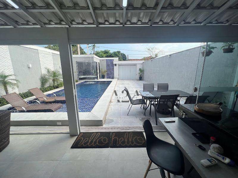 Casa à venda com 3 quartos, 270m² - Foto 10