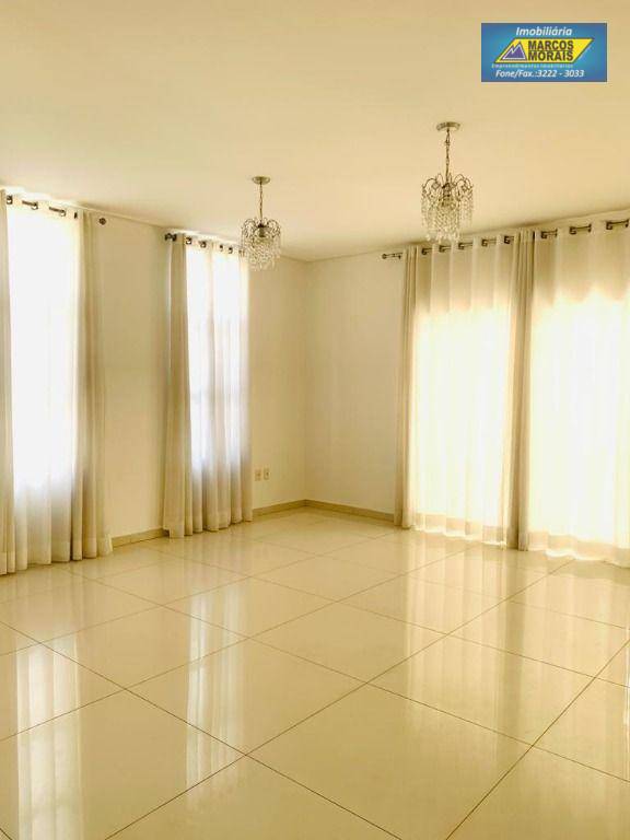 Casa de Condomínio para alugar com 4 quartos, 360m² - Foto 20