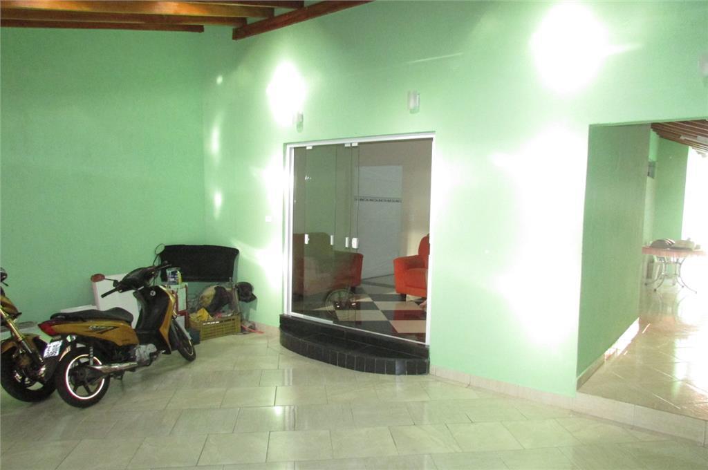 Casa à venda com 2 quartos, 156m² - Foto 1