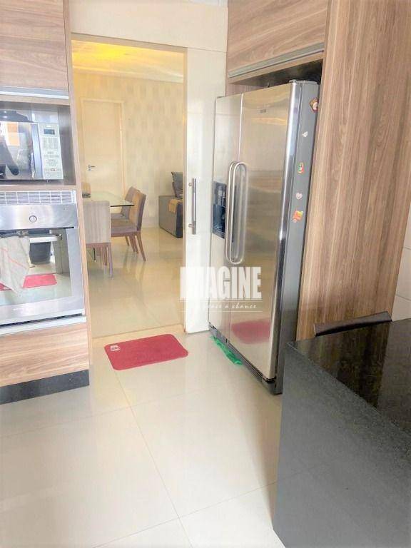 Apartamento à venda com 3 quartos, 156m² - Foto 6