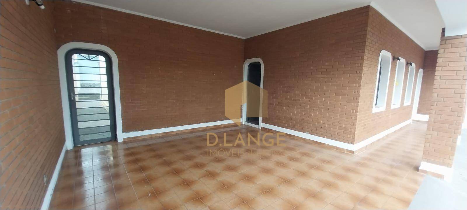 Casa para alugar com 3 quartos, 250m² - Foto 1