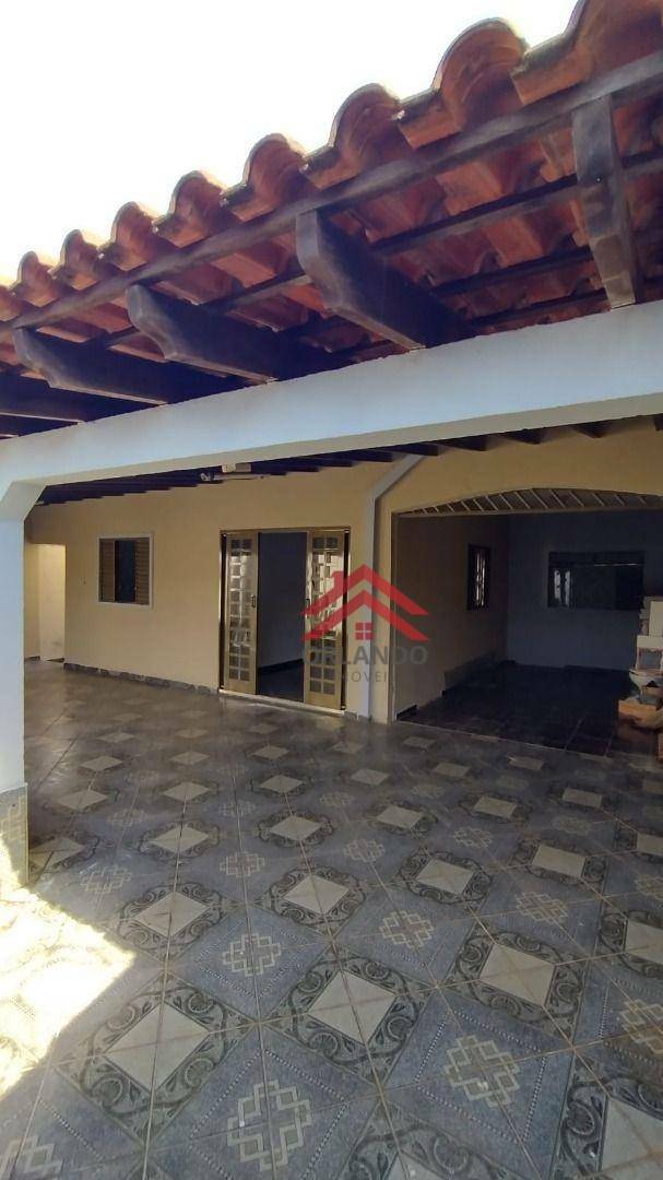 Casa à venda com 3 quartos, 158m² - Foto 1