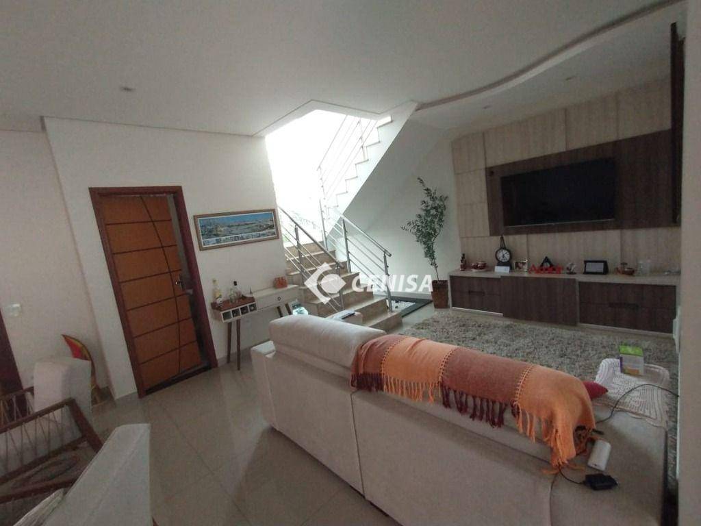 Casa de Condomínio à venda com 3 quartos, 192m² - Foto 2