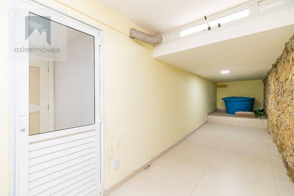 Casa para alugar com 4 quartos, 285m² - Foto 63