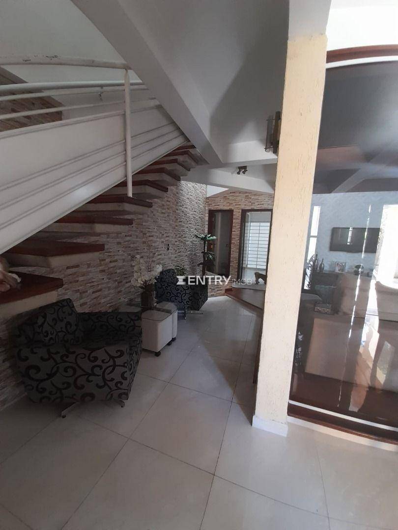 Casa à venda e aluguel com 3 quartos, 234m² - Foto 7