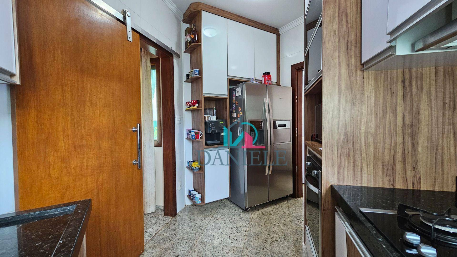 Casa à venda com 3 quartos, 206m² - Foto 12