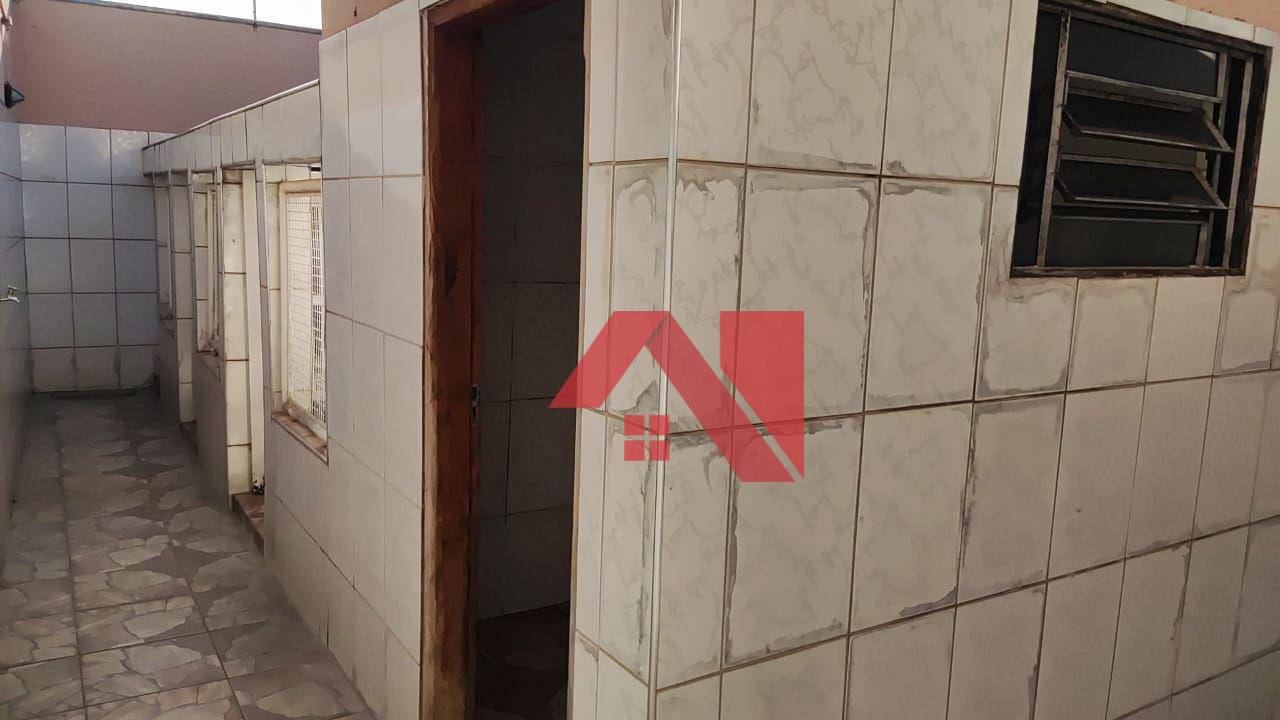 Casa à venda e aluguel com 3 quartos, 323m² - Foto 11