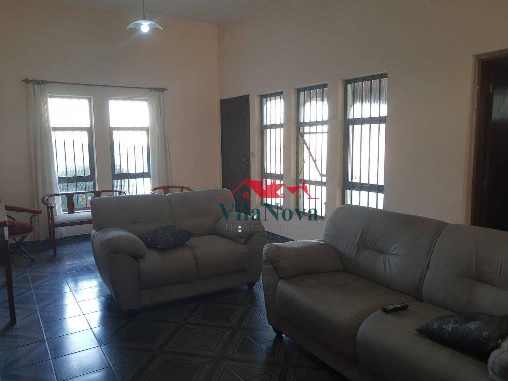 Casa à venda com 3 quartos, 300m² - Foto 1