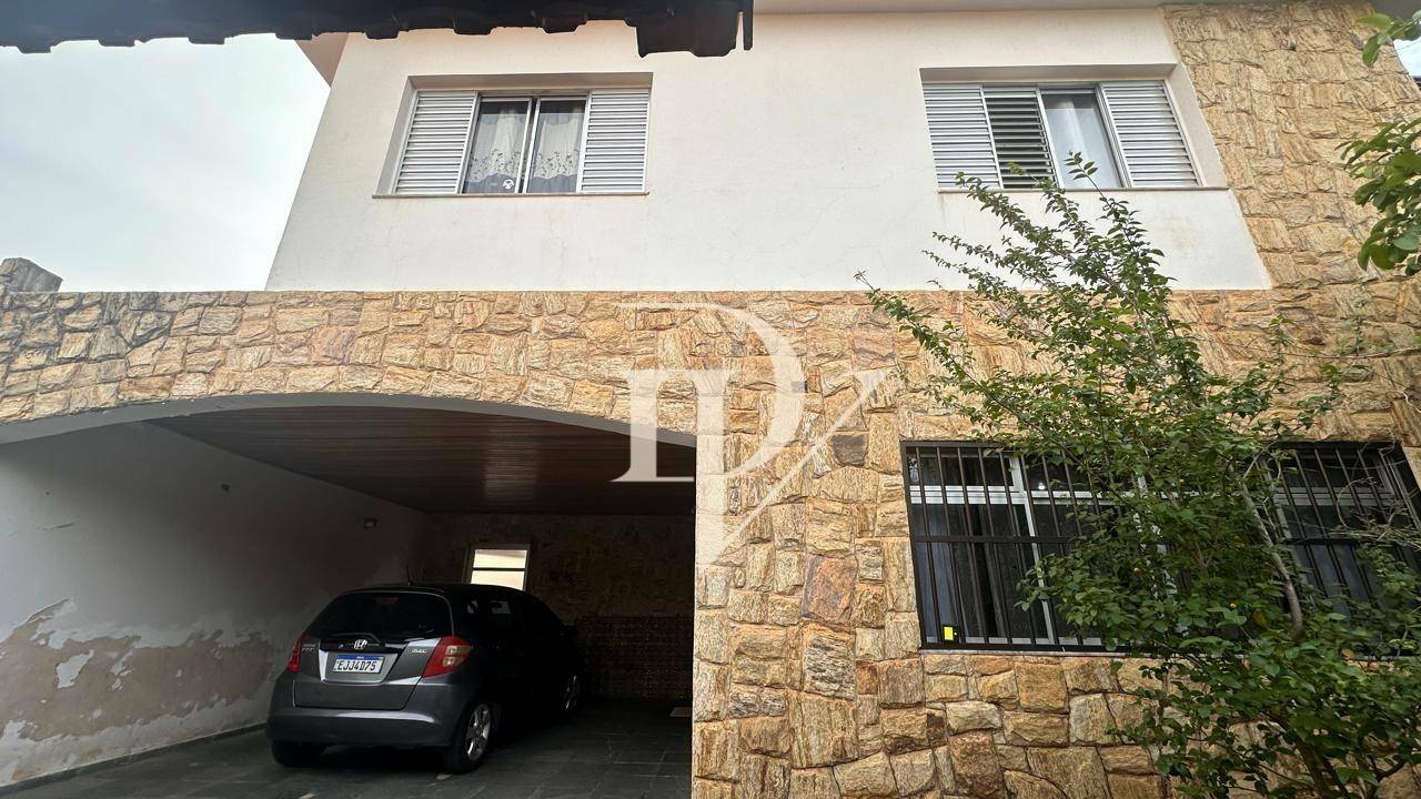 Casa à venda com 3 quartos, 258m² - Foto 2