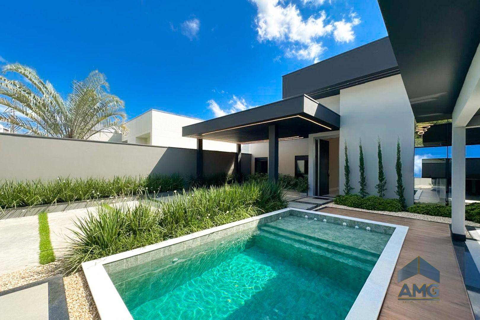 Casa, 4 quartos, 260 m² - Foto 1