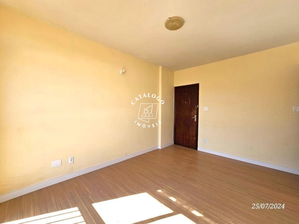 Apartamento à venda com 2 quartos, 70m² - Foto 2