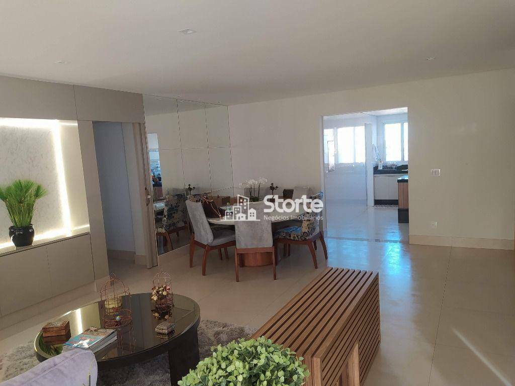 Apartamento à venda com 3 quartos, 184m² - Foto 4