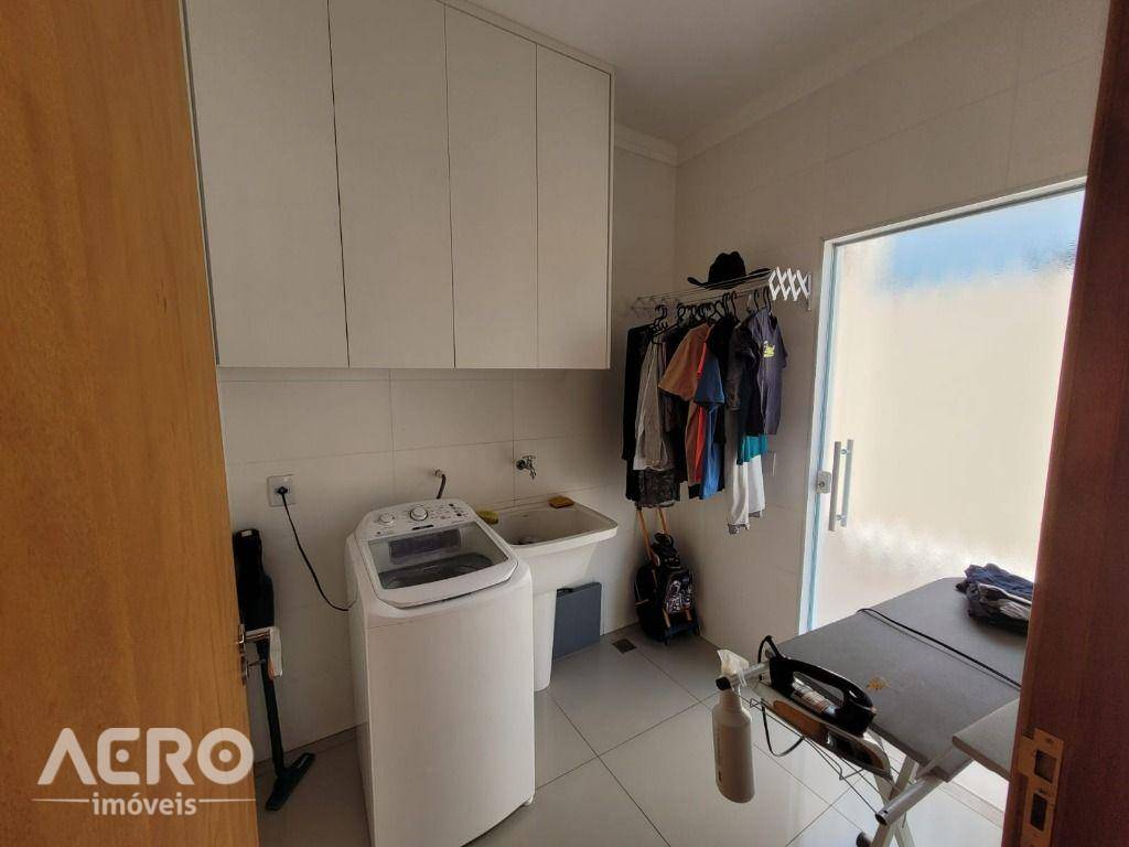 Casa de Condomínio à venda com 3 quartos, 210m² - Foto 8
