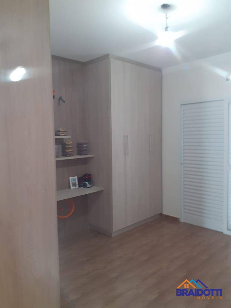 Casa à venda com 4 quartos, 195m² - Foto 9